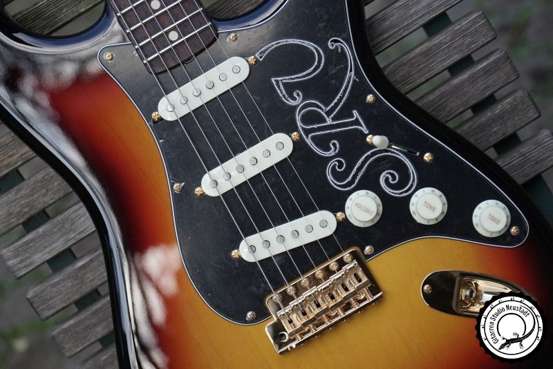 Chitarra Fender Stratocaster Autografata Con Dedica Personalizzata Dagli Squeeze